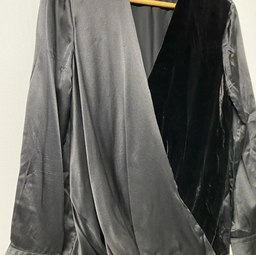 Rag and Bone Victor black Silk/velvet surplice blouse size PS - Picture 7 of 15